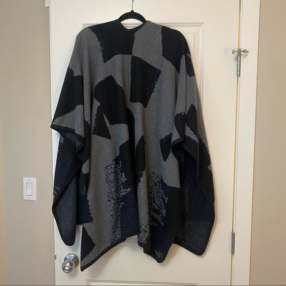 Handmade Reversible Blanket Shawl - Picture 2 of 5